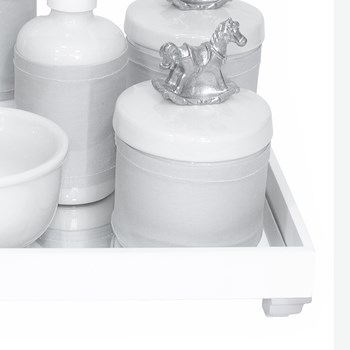Kit Higiene Espelho Completo Porcelanas, Garrafa Pequena e Capa Cavalinho Prata